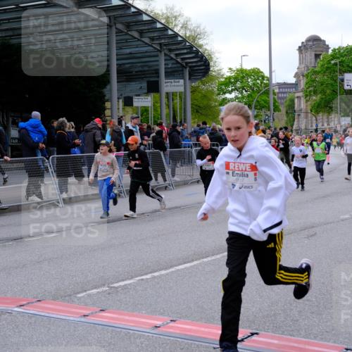 25.04.2026 - Das Zehntel Tim E. http://msf.ph/oto/9569748 25.04.2026 08:59:08 Ziel 1457, 1505, 1510, 1513, 1586, 1596, 1597, 1778, 1802, 1948, 1955, 1992, 2012, 2048, 2132, 2136, 2151, 2347, 2509, 2511, 2617, 2652, 2717, 2721, 2823, 3092, 3098, 3115, 3508, 3511, 3541, 3571, 3622, 3626, 3693, 3696, 3839, 3841 meine-sportfotos.de