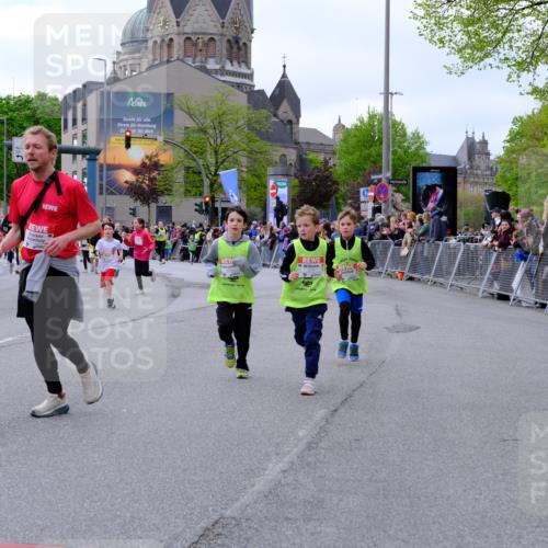 25.04.2026 - Das Zehntel Tim E. http://msf.ph/oto/9569767 25.04.2026 08:59:12 Ziel 1066, 1074, 1091, 1093, 1401, 1457, 1505, 1510, 1513, 1586, 1596, 1778, 1802, 1948, 1955, 1992, 2012, 2059, 2132, 2136, 2151, 2617, 2717, 2823, 2844, 3092, 3098, 3115, 3508, 3523, 3571, 3696, 3839, 3841, 3927, 3948, 3989 meine-sportfotos.de