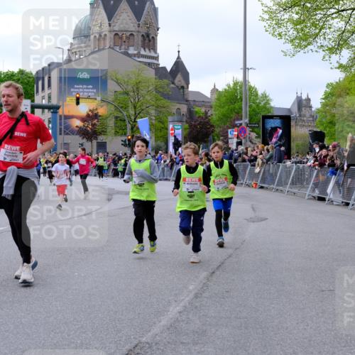 25.04.2026 - Das Zehntel Tim E. http://msf.ph/oto/9569768 25.04.2026 08:59:13 Ziel 1066, 1074, 1091, 1093, 1100, 1278, 1283, 1291, 1401, 1457, 1513, 1596, 1778, 1802, 1992, 2012, 2059, 2132, 2136, 2151, 2617, 2622, 2635, 2717, 2844, 3092, 3098, 3115, 3508, 3523, 3571, 3696, 3839, 3841, 3927, 3948, 3989 meine-sportfotos.de