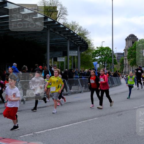 25.04.2026 - Das Zehntel Tim E. http://msf.ph/oto/9569779 25.04.2026 08:59:16 Ziel 1066, 1074, 1091, 1093, 1100, 1278, 1283, 1291, 1382, 1401, 1457, 1513, 1596, 1612, 1778, 1802, 2059, 2151, 2622, 2635, 2844, 3115, 3191, 3207, 3245, 3508, 3523, 3571, 3839, 3841, 3927, 3948, 3989 meine-sportfotos.de