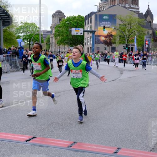 25.04.2026 - Das Zehntel Tim E. http://msf.ph/oto/9569818 25.04.2026 08:59:27 Ziel 1039, 1051, 1083, 1143, 1332, 1334, 1344, 1385, 1395, 1464, 1595, 1664, 2200, 2376, 2383, 2709, 2719, 2982, 3124, 3125, 3343, 3351, 3391, 3476, 3899, 4005 meine-sportfotos.de