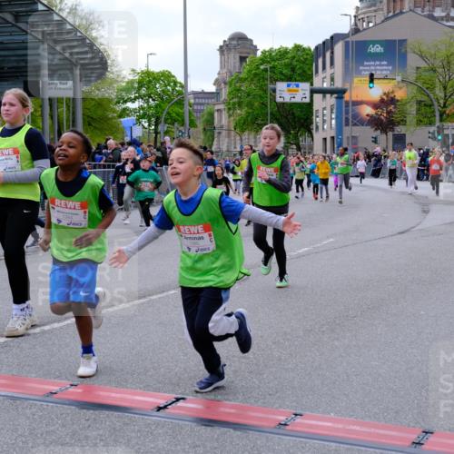 25.04.2026 - Das Zehntel Tim E. http://msf.ph/oto/9569822 25.04.2026 08:59:28 Ziel 1039, 1051, 1083, 1143, 1332, 1334, 1344, 1385, 1395, 1464, 1595, 1664, 2200, 2376, 2383, 2709, 2719, 2982, 3124, 3125, 3291, 3343, 3351, 3391, 3476, 3899, 4005 meine-sportfotos.de