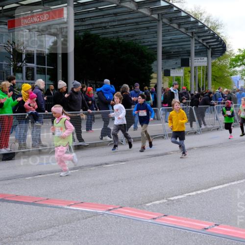 25.04.2026 - Das Zehntel Tim E. http://msf.ph/oto/9569841 25.04.2026 08:59:33 Ziel 1039, 1051, 1143, 1146, 1332, 1334, 1344, 1385, 1395, 1458, 1463, 1664, 1720, 2192, 2200, 2376, 2383, 2425, 2458, 2585, 2592, 2709, 2719, 3079, 3085, 3124, 3125, 3272, 3282, 3291, 3296, 3343, 3351, 3387, 3391, 3945, 3962, 4005 meine-sportfotos.de