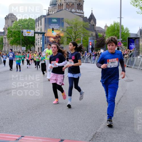 25.04.2026 - Das Zehntel Tim E. http://msf.ph/oto/9569844 25.04.2026 08:59:34 Ziel 1039, 1051, 1067, 1143, 1146, 1332, 1334, 1344, 1385, 1395, 1458, 1463, 1664, 1720, 2023, 2192, 2200, 2376, 2383, 2425, 2458, 2460, 2585, 2592, 3079, 3085, 3124, 3125, 3272, 3282, 3291, 3296, 3343, 3351, 3377, 3387, 3391, 3493, 3945, 3962, 4005 meine-sportfotos.de