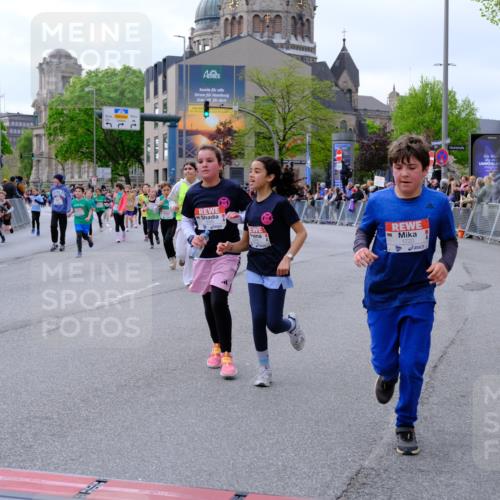 25.04.2026 - Das Zehntel Tim E. http://msf.ph/oto/9569845 25.04.2026 08:59:34 Ziel 1039, 1051, 1067, 1143, 1146, 1332, 1334, 1344, 1385, 1395, 1458, 1463, 1664, 1720, 2023, 2192, 2200, 2376, 2383, 2425, 2458, 2460, 2585, 2592, 3079, 3085, 3124, 3125, 3272, 3282, 3291, 3296, 3343, 3351, 3377, 3387, 3391, 3493, 3945, 3962, 4005 meine-sportfotos.de