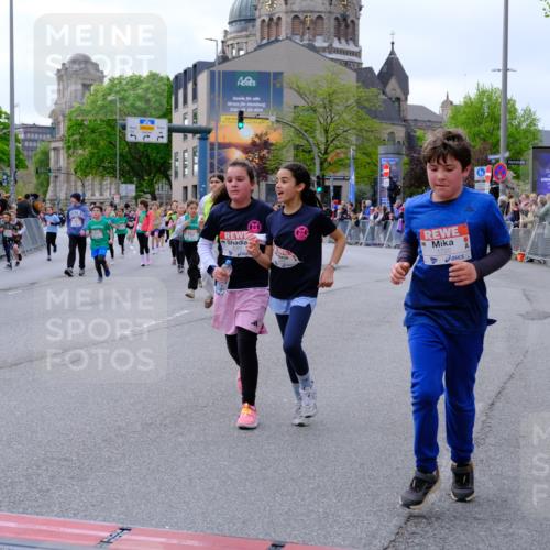 25.04.2026 - Das Zehntel Tim E. http://msf.ph/oto/9569846 25.04.2026 08:59:34 Ziel 1039, 1051, 1067, 1143, 1146, 1332, 1334, 1344, 1385, 1395, 1458, 1463, 1664, 1720, 2023, 2192, 2200, 2376, 2383, 2425, 2458, 2460, 2585, 2592, 3079, 3085, 3124, 3125, 3272, 3282, 3291, 3296, 3343, 3351, 3377, 3387, 3391, 3493, 3945, 3962, 4005 meine-sportfotos.de