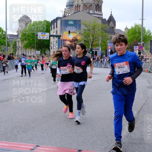 25.04.2026 - Das Zehntel Tim E. http://msf.ph/oto/9569847 25.04.2026 08:59:35 Ziel 1039, 1051, 1067, 1143, 1146, 1332, 1334, 1344, 1364, 1385, 1395, 1458, 1463, 1664, 1720, 1779, 2015, 2023, 2192, 2376, 2383, 2425, 2458, 2460, 2585, 2592, 3079, 3085, 3124, 3125, 3272, 3282, 3291, 3296, 3343, 3377, 3387, 3470, 3493, 3857, 3945, 3962, 4005 meine-sportfotos.de