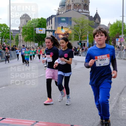 25.04.2026 - Das Zehntel Tim E. http://msf.ph/oto/9569849 25.04.2026 08:59:35 Ziel 1039, 1051, 1067, 1143, 1146, 1332, 1334, 1344, 1364, 1385, 1395, 1458, 1463, 1664, 1720, 1779, 2015, 2023, 2192, 2376, 2383, 2425, 2458, 2460, 2585, 2592, 3079, 3085, 3124, 3125, 3272, 3282, 3291, 3296, 3343, 3377, 3387, 3470, 3493, 3857, 3945, 3962, 4005 meine-sportfotos.de