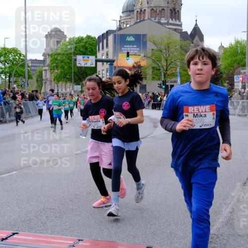 25.04.2026 - Das Zehntel Tim E. http://msf.ph/oto/9569850 25.04.2026 08:59:35 Ziel 1039, 1051, 1067, 1143, 1146, 1332, 1334, 1344, 1364, 1385, 1395, 1458, 1463, 1664, 1720, 1779, 2015, 2023, 2192, 2376, 2383, 2425, 2458, 2460, 2585, 2592, 3079, 3085, 3124, 3125, 3272, 3282, 3291, 3296, 3343, 3377, 3387, 3470, 3493, 3857, 3945, 3962, 4005 meine-sportfotos.de