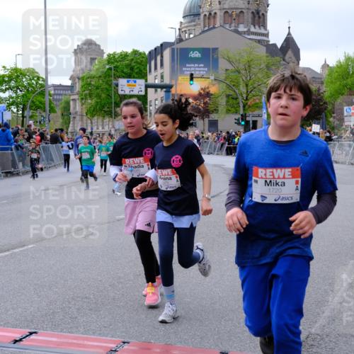25.04.2026 - Das Zehntel Tim E. http://msf.ph/oto/9569851 25.04.2026 08:59:35 Ziel 1039, 1051, 1067, 1143, 1146, 1332, 1334, 1344, 1364, 1385, 1395, 1458, 1463, 1664, 1720, 1779, 2015, 2023, 2192, 2376, 2383, 2425, 2458, 2460, 2585, 2592, 3079, 3085, 3124, 3125, 3272, 3282, 3291, 3296, 3343, 3377, 3387, 3470, 3493, 3857, 3945, 3962, 4005 meine-sportfotos.de