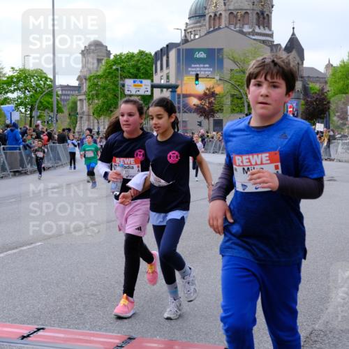 25.04.2026 - Das Zehntel Tim E. http://msf.ph/oto/9569852 25.04.2026 08:59:35 Ziel 1039, 1051, 1067, 1143, 1146, 1332, 1334, 1344, 1364, 1385, 1395, 1458, 1463, 1664, 1720, 1779, 2015, 2023, 2192, 2376, 2383, 2425, 2458, 2460, 2585, 2592, 3079, 3085, 3124, 3125, 3272, 3282, 3291, 3296, 3343, 3377, 3387, 3470, 3493, 3857, 3945, 3962, 4005 meine-sportfotos.de