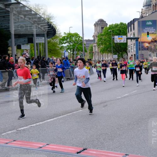 25.04.2026 - Das Zehntel Tim E. http://msf.ph/oto/9569918 25.04.2026 08:59:51 Ziel 1355, 1411, 1843, 1918, 2226, 2379, 2694, 2698, 2840, 3016, 3026, 3027, 3414, 3417, 3436, 3723, 3744, 3766, 3827, 3832, 3833 meine-sportfotos.de