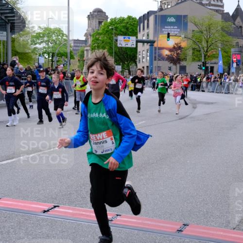 25.04.2026 - Das Zehntel Tim E. http://msf.ph/oto/9569935 25.04.2026 08:59:58 Ziel 1372, 1416, 1537, 1677, 1682, 1704, 1866, 1878, 1880, 1902, 1920, 1936, 2188, 2508, 2514, 2564, 2694, 2698, 2851, 3016, 3026, 3027, 3130, 3255, 3327, 3414, 3417, 3744, 3766, 3832, 3833, 3949 meine-sportfotos.de