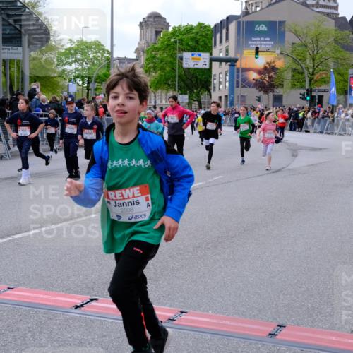 25.04.2026 - Das Zehntel Tim E. http://msf.ph/oto/9569936 25.04.2026 08:59:58 Ziel 1372, 1416, 1537, 1677, 1682, 1704, 1866, 1878, 1880, 1902, 1920, 1936, 2188, 2508, 2514, 2564, 2694, 2698, 2851, 3016, 3026, 3027, 3130, 3255, 3327, 3414, 3417, 3744, 3766, 3832, 3833, 3949 meine-sportfotos.de