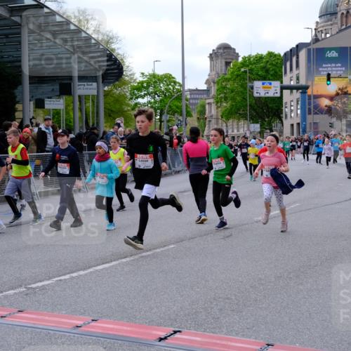 25.04.2026 - Das Zehntel Tim E. http://msf.ph/oto/9569939 25.04.2026 09:00:00 Ziel 1372, 1416, 1446, 1525, 1537, 1677, 1682, 1704, 1866, 1878, 1880, 1902, 1920, 1936, 2188, 2508, 2514, 2564, 2694, 2698, 2851, 3016, 3026, 3027, 3130, 3255, 3327, 3414, 3417, 3832, 3833, 3949 meine-sportfotos.de
