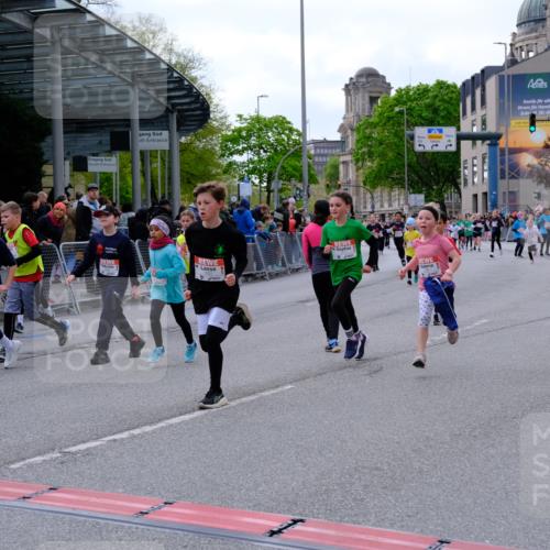 25.04.2026 - Das Zehntel Tim E. http://msf.ph/oto/9569940 25.04.2026 09:00:00 Ziel 1372, 1416, 1446, 1525, 1537, 1677, 1682, 1704, 1866, 1878, 1880, 1902, 1920, 1936, 2188, 2508, 2514, 2564, 2694, 2698, 2851, 3016, 3026, 3027, 3130, 3255, 3327, 3414, 3417, 3832, 3833, 3949 meine-sportfotos.de