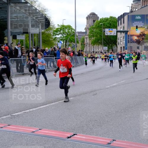 25.04.2026 - Das Zehntel Tim E. http://msf.ph/oto/9569959 25.04.2026 09:00:05 Ziel 1081, 1164, 1372, 1416, 1446, 1525, 1537, 1677, 1682, 1865, 1866, 1878, 1879, 1880, 1902, 1920, 1936, 2140, 2421, 2508, 2514, 2554, 2564, 2851, 3099, 3130, 3152, 3255, 3863, 3949 meine-sportfotos.de