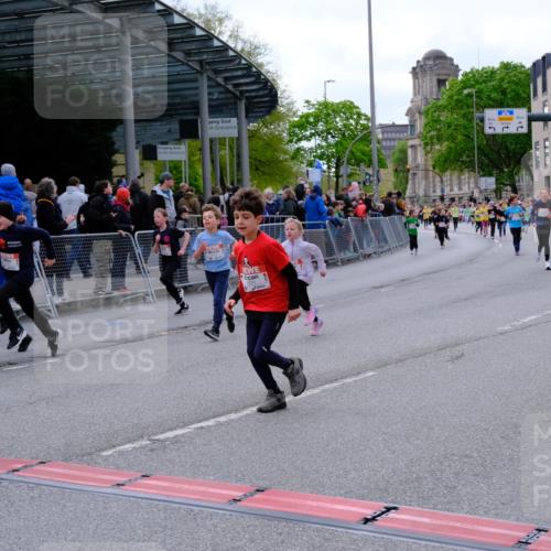 25.04.2026 - Das Zehntel Tim E. http://msf.ph/oto/9569962 25.04.2026 09:00:05 Ziel 1081, 1164, 1372, 1416, 1446, 1525, 1537, 1677, 1682, 1865, 1866, 1878, 1879, 1880, 1902, 1920, 1936, 2140, 2421, 2508, 2514, 2554, 2564, 2851, 3099, 3130, 3152, 3255, 3863, 3949 meine-sportfotos.de