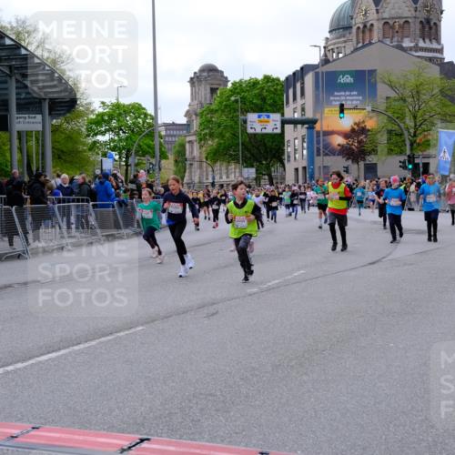 25.04.2026 - Das Zehntel Tim E. http://msf.ph/oto/9569965 25.04.2026 09:00:08 Ziel 1081, 1164, 1372, 1446, 1525, 1677, 1682, 1770, 1774, 1865, 1866, 1878, 1879, 1880, 1902, 2140, 2412, 2421, 2554, 2564, 2851, 3099, 3130, 3152, 3242, 3255, 3806, 3863, 3949 meine-sportfotos.de
