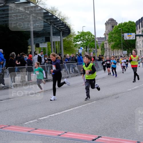 25.04.2026 - Das Zehntel Tim E. http://msf.ph/oto/9569973 25.04.2026 09:00:09 Ziel 1081, 1164, 1372, 1446, 1525, 1652, 1770, 1774, 1824, 1865, 1866, 1878, 1879, 2140, 2412, 2420, 2421, 2424, 2554, 2564, 3099, 3130, 3152, 3242, 3255, 3806, 3863, 3949 meine-sportfotos.de