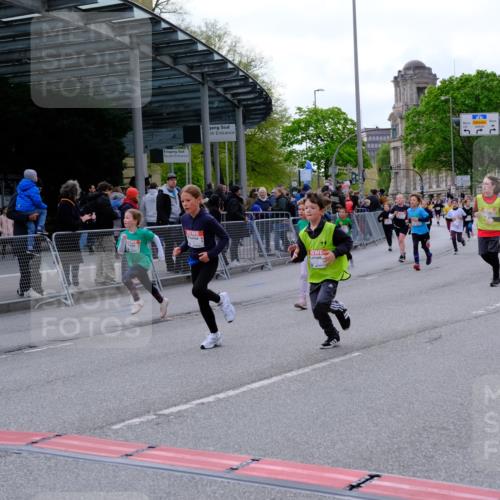 25.04.2026 - Das Zehntel Tim E. http://msf.ph/oto/9569974 25.04.2026 09:00:09 Ziel 1081, 1164, 1372, 1446, 1525, 1652, 1770, 1774, 1824, 1865, 1866, 1878, 1879, 2140, 2412, 2420, 2421, 2424, 2554, 2564, 3099, 3130, 3152, 3242, 3255, 3806, 3863, 3949 meine-sportfotos.de