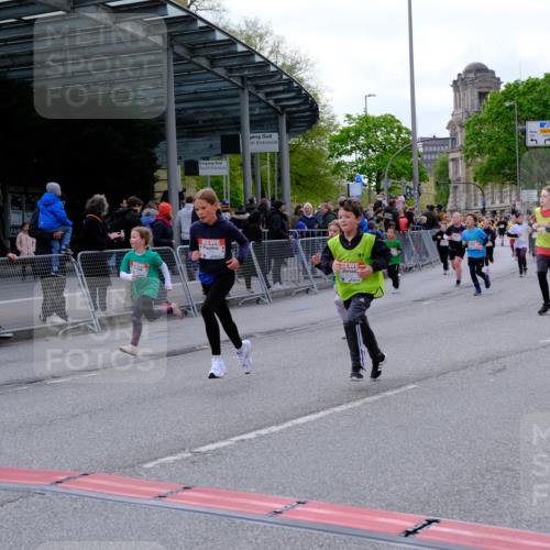 25.04.2026 - Das Zehntel Tim E. http://msf.ph/oto/9569975 25.04.2026 09:00:09 Ziel 1081, 1164, 1372, 1446, 1525, 1652, 1770, 1774, 1824, 1865, 1866, 1878, 1879, 2140, 2412, 2420, 2421, 2424, 2554, 2564, 3099, 3130, 3152, 3242, 3255, 3806, 3863, 3949 meine-sportfotos.de