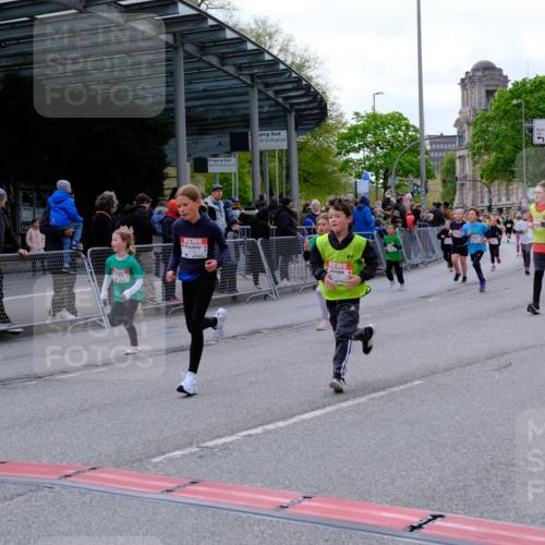 25.04.2026 - Das Zehntel Tim E. http://msf.ph/oto/9569976 25.04.2026 09:00:09 Ziel 1081, 1164, 1372, 1446, 1525, 1652, 1770, 1774, 1824, 1865, 1866, 1878, 1879, 2140, 2412, 2420, 2421, 2424, 2554, 2564, 3099, 3130, 3152, 3242, 3255, 3806, 3863, 3949 meine-sportfotos.de