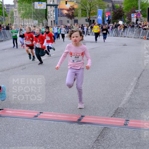 25.04.2026 - Das Zehntel Tim E. http://msf.ph/oto/9570062 25.04.2026 09:00:32 Ziel 1011, 1013, 1115, 1495, 1541, 1607, 1609, 1611, 1613, 1618, 1722, 1746, 1822, 1927, 2223, 2351, 2360, 2361, 2366, 2500, 2531, 2542, 2546, 2716, 2722, 2725, 2740, 2760, 3094, 3139, 3265, 3292, 3349, 3363, 3409, 3914 meine-sportfotos.de