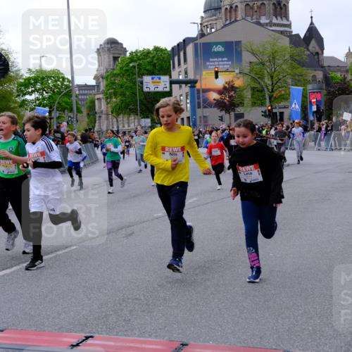 25.04.2026 - Das Zehntel Tim E. http://msf.ph/oto/9570079 25.04.2026 09:00:37 Ziel 1011, 1013, 1349, 1406, 1444, 1447, 1452, 1493, 1495, 1722, 1746, 1822, 2223, 2360, 2361, 2366, 2493, 2500, 2531, 2542, 2546, 2587, 2627, 2628, 2716, 2743, 2879, 3139, 3265, 3292, 3349, 3363, 3409, 3471, 3619, 3623, 3914 meine-sportfotos.de
