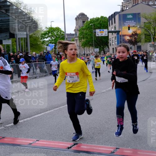 25.04.2026 - Das Zehntel Tim E. http://msf.ph/oto/9570084 25.04.2026 09:00:38 Ziel 1011, 1013, 1349, 1406, 1444, 1447, 1452, 1493, 1495, 1722, 1746, 1822, 2223, 2360, 2361, 2366, 2493, 2500, 2531, 2542, 2546, 2587, 2627, 2628, 2716, 2743, 2879, 2967, 3265, 3292, 3349, 3409, 3471, 3619, 3623, 3878, 3914 meine-sportfotos.de