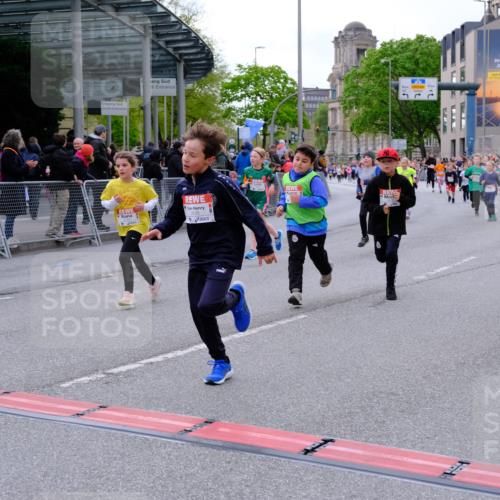 25.04.2026 - Das Zehntel Tim E. http://msf.ph/oto/9570098 25.04.2026 09:00:41 Ziel 1349, 1406, 1444, 1447, 1452, 1493, 1635, 1643, 1722, 1746, 1751, 1822, 1893, 2240, 2360, 2361, 2366, 2493, 2531, 2546, 2587, 2627, 2628, 2716, 2743, 2879, 2967, 3471, 3514, 3540, 3619, 3623, 3878, 3914 meine-sportfotos.de