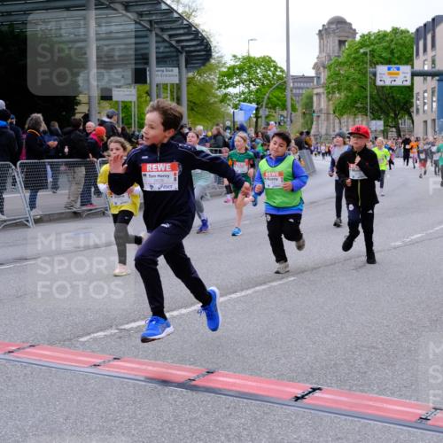 25.04.2026 - Das Zehntel Tim E. http://msf.ph/oto/9570099 25.04.2026 09:00:41 Ziel 1349, 1406, 1444, 1447, 1452, 1493, 1635, 1643, 1722, 1746, 1751, 1822, 1893, 2240, 2360, 2361, 2366, 2493, 2531, 2546, 2587, 2627, 2628, 2716, 2743, 2879, 2967, 3471, 3514, 3540, 3619, 3623, 3878, 3914 meine-sportfotos.de