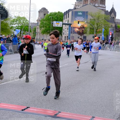 25.04.2026 - Das Zehntel Tim E. http://msf.ph/oto/9570101 25.04.2026 09:00:42 Ziel 1349, 1406, 1444, 1447, 1452, 1493, 1635, 1643, 1722, 1746, 1751, 1822, 1893, 1919, 2240, 2350, 2493, 2587, 2627, 2628, 2716, 2743, 2879, 2967, 3471, 3514, 3540, 3619, 3623, 3878 meine-sportfotos.de