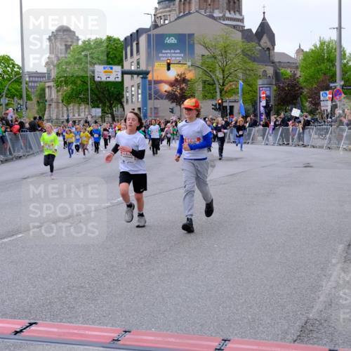 25.04.2026 - Das Zehntel Tim E. http://msf.ph/oto/9570104 25.04.2026 09:00:43 Ziel 1349, 1406, 1444, 1447, 1452, 1493, 1635, 1643, 1722, 1746, 1751, 1822, 1893, 1919, 2240, 2350, 2493, 2587, 2627, 2628, 2716, 2724, 2743, 2879, 2967, 3471, 3514, 3540, 3619, 3623, 3878 meine-sportfotos.de