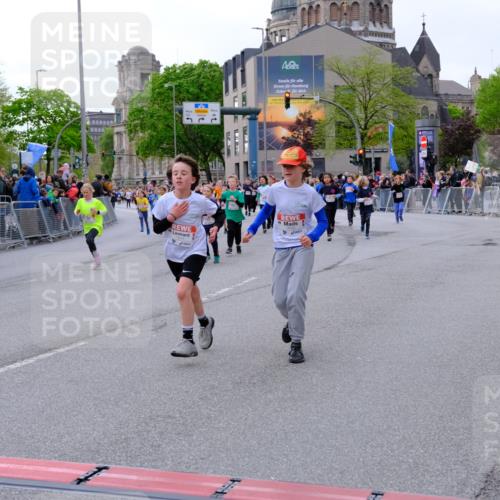 25.04.2026 - Das Zehntel Tim E. http://msf.ph/oto/9570108 25.04.2026 09:00:43 Ziel 1349, 1406, 1444, 1447, 1452, 1493, 1635, 1643, 1722, 1746, 1751, 1822, 1893, 1919, 2240, 2350, 2493, 2587, 2627, 2628, 2716, 2724, 2743, 2879, 2967, 3471, 3514, 3540, 3619, 3623, 3878 meine-sportfotos.de