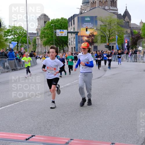 25.04.2026 - Das Zehntel Tim E. http://msf.ph/oto/9570109 25.04.2026 09:00:43 Ziel 1349, 1406, 1444, 1447, 1452, 1493, 1635, 1643, 1722, 1746, 1751, 1822, 1893, 1919, 2240, 2350, 2493, 2587, 2627, 2628, 2716, 2724, 2743, 2879, 2967, 3471, 3514, 3540, 3619, 3623, 3878 meine-sportfotos.de