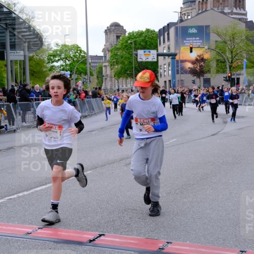 25.04.2026 - Das Zehntel Tim E. http://msf.ph/oto/9570110 25.04.2026 09:00:44 Ziel 1349, 1406, 1444, 1447, 1452, 1493, 1635, 1643, 1722, 1746, 1751, 1893, 1919, 2240, 2350, 2493, 2587, 2627, 2628, 2716, 2720, 2724, 2743, 2879, 2967, 3471, 3514, 3540, 3619, 3623, 3878 meine-sportfotos.de
