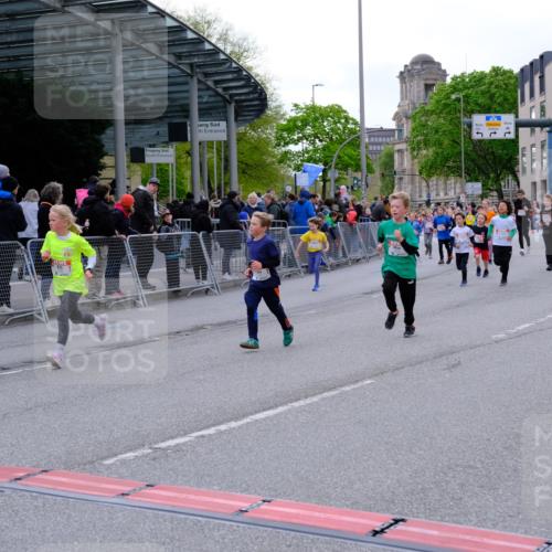 25.04.2026 - Das Zehntel Tim E. http://msf.ph/oto/9570115 25.04.2026 09:00:45 Ziel 1349, 1406, 1444, 1447, 1452, 1493, 1635, 1643, 1751, 1893, 1919, 2240, 2350, 2493, 2587, 2627, 2628, 2645, 2720, 2724, 2743, 2879, 2967, 3054, 3055, 3471, 3474, 3488, 3514, 3540, 3619, 3623, 3878 meine-sportfotos.de