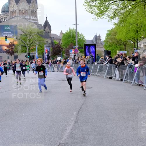 25.04.2026 - Das Zehntel Tim E. http://msf.ph/oto/9570126 25.04.2026 09:00:49 Ziel 1406, 1450, 1493, 1604, 1635, 1643, 1678, 1751, 1893, 1919, 2124, 2138, 2154, 2240, 2350, 2627, 2645, 2653, 2720, 2724, 2743, 2843, 2929, 2933, 2967, 3054, 3055, 3362, 3365, 3390, 3474, 3488, 3514, 3540, 3878, 3925, 4004 meine-sportfotos.de