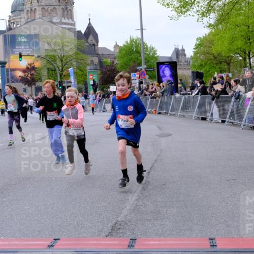 25.04.2026 - Das Zehntel Tim E. http://msf.ph/oto/9570130 25.04.2026 09:00:50 Ziel 1450, 1604, 1635, 1643, 1671, 1678, 1751, 1893, 1919, 2124, 2138, 2154, 2210, 2240, 2350, 2645, 2653, 2720, 2724, 2843, 2929, 2933, 2967, 3054, 3055, 3362, 3365, 3390, 3474, 3488, 3514, 3540, 3878, 3925, 4004 meine-sportfotos.de