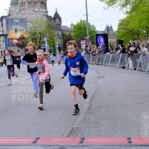 25.04.2026 - Das Zehntel Tim E. http://msf.ph/oto/9570131 25.04.2026 09:00:51 Ziel 1098, 1099, 1450, 1604, 1635, 1643, 1671, 1678, 1751, 1893, 1919, 2124, 2138, 2154, 2210, 2240, 2350, 2406, 2645, 2653, 2720, 2724, 2843, 2929, 2933, 3054, 3055, 3362, 3365, 3390, 3474, 3488, 3514, 3540, 3925, 4004 meine-sportfotos.de