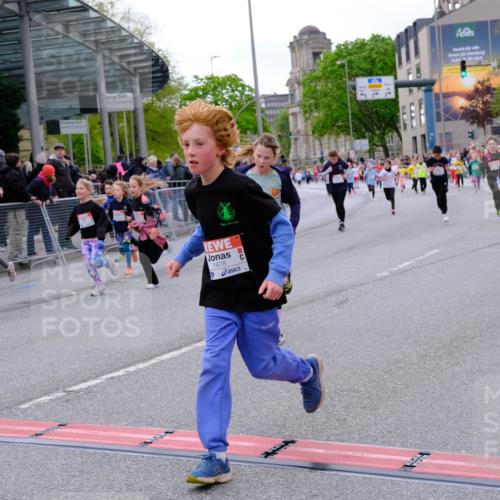 25.04.2026 - Das Zehntel Tim E. http://msf.ph/oto/9570135 25.04.2026 09:00:52 Ziel 1098, 1099, 1450, 1604, 1671, 1678, 1751, 1893, 1919, 2124, 2138, 2154, 2210, 2213, 2240, 2350, 2352, 2406, 2645, 2653, 2720, 2724, 2843, 2929, 2933, 3054, 3055, 3362, 3365, 3390, 3474, 3488, 3925, 4004 meine-sportfotos.de