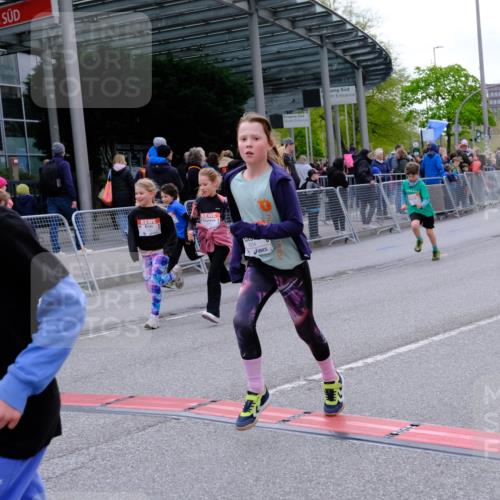 25.04.2026 - Das Zehntel Tim E. http://msf.ph/oto/9570139 25.04.2026 09:00:53 Ziel 1098, 1099, 1450, 1604, 1666, 1671, 1678, 1751, 1893, 1919, 2124, 2138, 2154, 2210, 2213, 2240, 2301, 2350, 2352, 2353, 2406, 2645, 2653, 2720, 2724, 2843, 2929, 2933, 3054, 3055, 3362, 3365, 3390, 3474, 3488, 3798, 3816, 3925, 4004 meine-sportfotos.de
