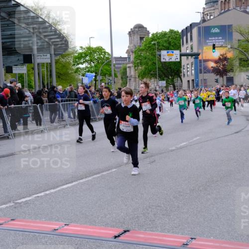 25.04.2026 - Das Zehntel Tim E. http://msf.ph/oto/9570145 25.04.2026 09:00:55 Ziel 1098, 1099, 1450, 1553, 1604, 1666, 1671, 1678, 2124, 2138, 2154, 2210, 2213, 2301, 2352, 2353, 2406, 2645, 2653, 2720, 2724, 2843, 2929, 2933, 3054, 3055, 3362, 3365, 3390, 3474, 3488, 3510, 3517, 3521, 3798, 3802, 3816, 3925, 4004 meine-sportfotos.de