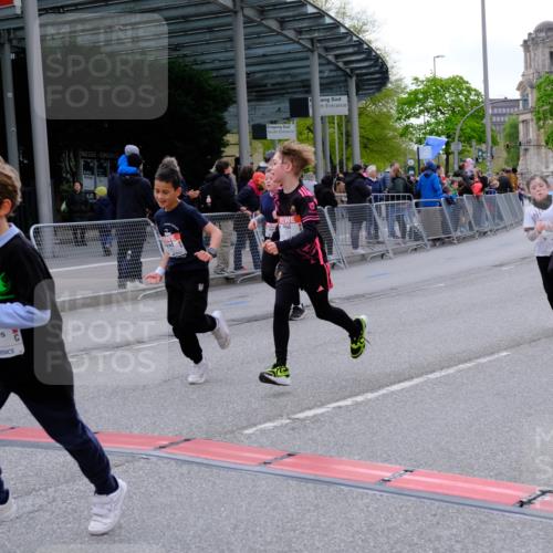 25.04.2026 - Das Zehntel Tim E. http://msf.ph/oto/9570154 25.04.2026 09:00:56 Ziel 1098, 1099, 1450, 1536, 1553, 1604, 1666, 1671, 1678, 2124, 2138, 2154, 2210, 2213, 2301, 2352, 2353, 2406, 2645, 2653, 2720, 2843, 2929, 2933, 3054, 3055, 3135, 3362, 3365, 3390, 3474, 3488, 3510, 3517, 3521, 3798, 3802, 3816, 3925, 4004 meine-sportfotos.de