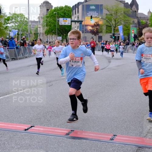 25.04.2026 - Das Zehntel Tim E. http://msf.ph/oto/9570160 25.04.2026 09:00:58 Ziel 1098, 1099, 1450, 1528, 1534, 1536, 1553, 1604, 1666, 1671, 1678, 2124, 2138, 2154, 2210, 2213, 2301, 2352, 2353, 2406, 2653, 2843, 2889, 2903, 2904, 2929, 2933, 3135, 3362, 3365, 3390, 3480, 3496, 3510, 3517, 3521, 3798, 3802, 3816, 3925, 4004 meine-sportfotos.de