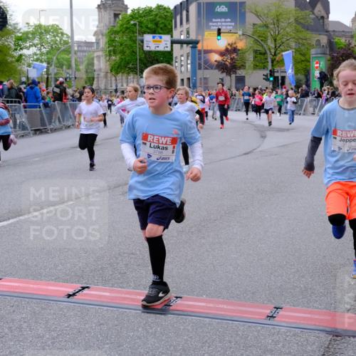 25.04.2026 - Das Zehntel Tim E. http://msf.ph/oto/9570161 25.04.2026 09:00:58 Ziel 1098, 1099, 1450, 1528, 1534, 1536, 1553, 1604, 1666, 1671, 1678, 2124, 2138, 2154, 2210, 2213, 2301, 2352, 2353, 2406, 2653, 2843, 2889, 2903, 2904, 2929, 2933, 3135, 3362, 3365, 3390, 3480, 3496, 3510, 3517, 3521, 3798, 3802, 3816, 3925, 4004 meine-sportfotos.de