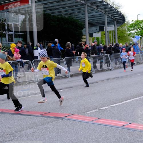 25.04.2026 - Das Zehntel Tim E. http://msf.ph/oto/9570169 25.04.2026 09:01:01 Ziel 1098, 1099, 1528, 1534, 1536, 1553, 1559, 1666, 1671, 2124, 2210, 2213, 2301, 2352, 2353, 2406, 2889, 2891, 2903, 2904, 2929, 2932, 2957, 3135, 3362, 3365, 3371, 3374, 3390, 3480, 3489, 3496, 3510, 3517, 3521, 3798, 3802, 3805, 3816 meine-sportfotos.de
