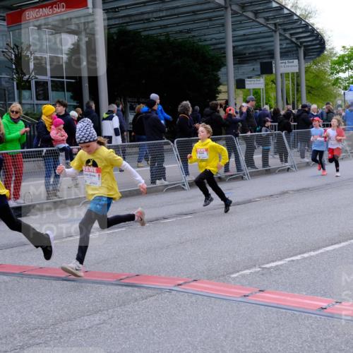 25.04.2026 - Das Zehntel Tim E. http://msf.ph/oto/9570170 25.04.2026 09:01:01 Ziel 1098, 1099, 1528, 1534, 1536, 1553, 1559, 1666, 1671, 2124, 2210, 2213, 2301, 2352, 2353, 2406, 2889, 2891, 2903, 2904, 2929, 2932, 2957, 3135, 3362, 3365, 3371, 3374, 3390, 3480, 3489, 3496, 3510, 3517, 3521, 3798, 3802, 3805, 3816 meine-sportfotos.de