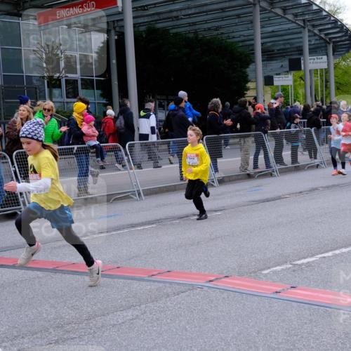25.04.2026 - Das Zehntel Tim E. http://msf.ph/oto/9570172 25.04.2026 09:01:01 Ziel 1098, 1099, 1528, 1534, 1536, 1553, 1559, 1666, 1671, 2124, 2210, 2213, 2301, 2352, 2353, 2406, 2889, 2891, 2903, 2904, 2929, 2932, 2957, 3135, 3362, 3365, 3371, 3374, 3390, 3480, 3489, 3496, 3510, 3517, 3521, 3798, 3802, 3805, 3816 meine-sportfotos.de